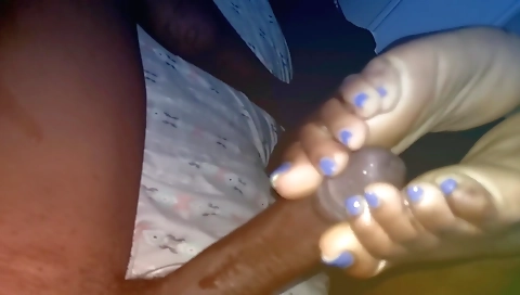 Amateur couple gets a foot fetish and gets cum on their feet