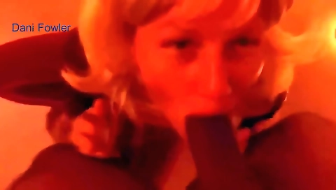 Blonde mature cook gets her boyfriend's cock in her mouth