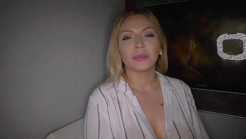 Latina hottie with huge ass gets fucked in a turntable