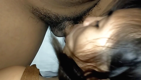 Thick asian teen is making hairy pussy and pussy lips