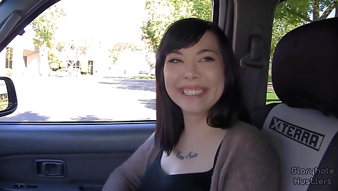 Amateur brunette swallows and gets her mouth filled