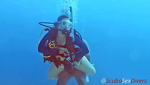 Asian brunette has a scuba diving experience with a boyfriend